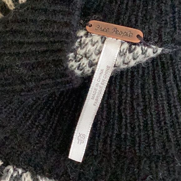 Free People Zebra Print Sweater Wool Blend Leave Me Wild Mock Neck Size XS - Picture 10 of 11